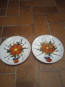 Assiettes plates signeés 