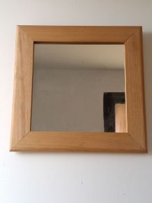 Miroir encadré en bois solide