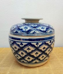 Pot boule en céramique asiatique bleu et blanc 