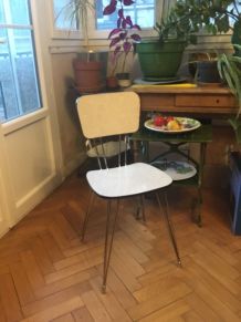 2 chaises en formica pieds Eiffel