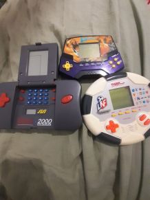 3 anciens jeux électroniques fonctionnels