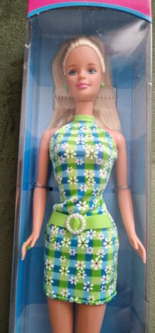 BARBIE J'AIME BARBIE - ROBE MARGUERITES - at1998 MATTEL 