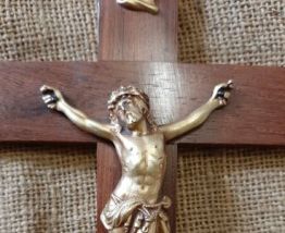 Crucifix mural bois et laiton