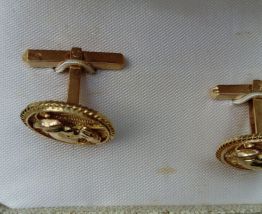 Paire de boutons de manchette plaqué or avec buste de femme 