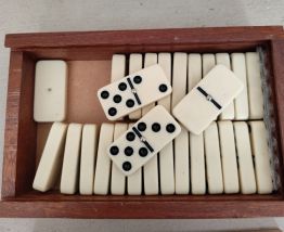 Boîte dominos vintage