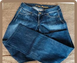 Jeans bleu Guess Premium modèle Daredevil Straight leg (W28)