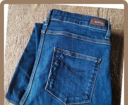 Jeans bleu Burton Classic fit (T38) en très bon état