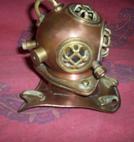 CASQUE DE SCAPHANDRIER CUIVRE ET BRONZE 16 CM SUR 15 CM 