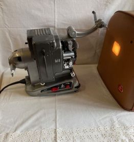 Projecteur de film vintage Bolex Paillard M8 de fabrication 