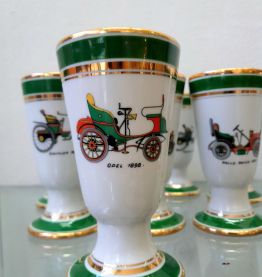 Service de mazagrans voitures anciennes en porcelaine