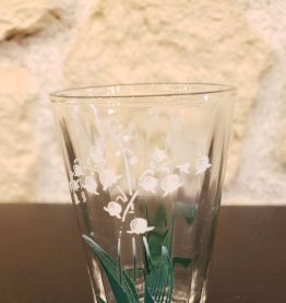 Lot de 10 verres forme gobelet motif muguet