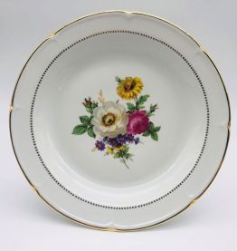 6 Assiettes Creuses. En porcelaine, pâte et émaux de Limoges