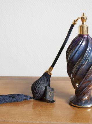 Flacon de parfum avec vaporisateur