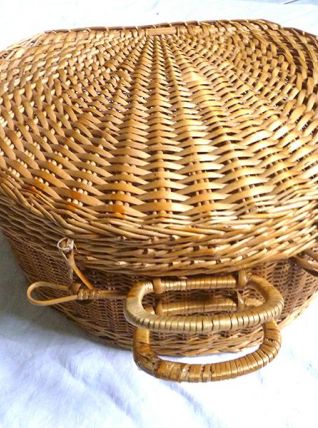 valisette  demi lune, panier enrotin , vintage