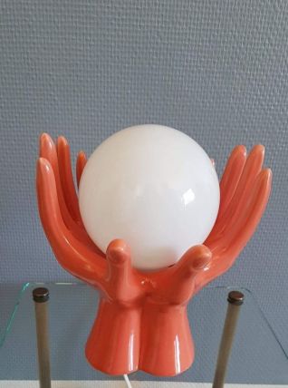 lampe mains saumon avec opaline blanche