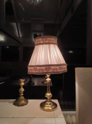 Lampe à poser en laiton doré 