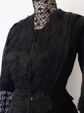 Antique ensemble victorien en satin de soie noir 1900s