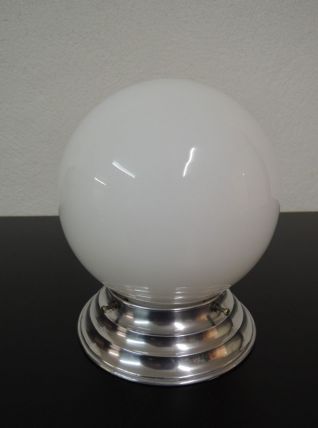 Plafonnier globe en opaline