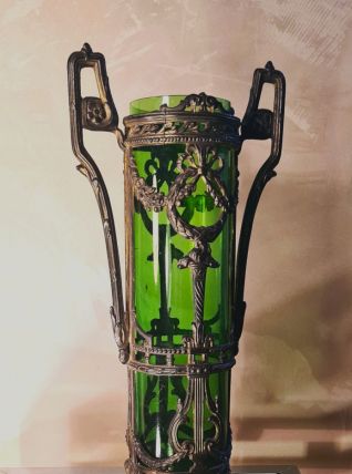 vase en etain  napoleon ,,art nouveau  1900  avec son verre 