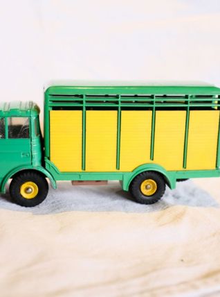 Bétaillère verte et jaune berliet gak dinky toys 577