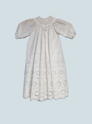 Robe en broderie anglaise