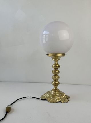 ANCIENNE LAMPE A POSER LAITON ET OPALINE VINTAGE