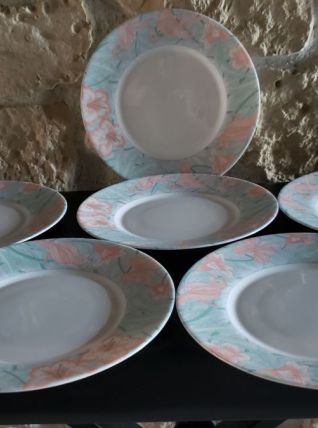 6 assiettes Arcopal blanches motifs rose et bleu