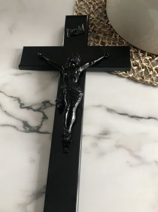 Crucifix monochrome noir