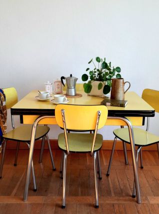 Table et chaises en formica jaune 1970 