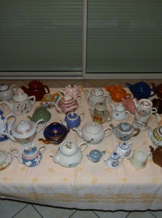 Collection de 50 théières