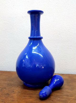 Carafe vintage en opaline bleu cobalt