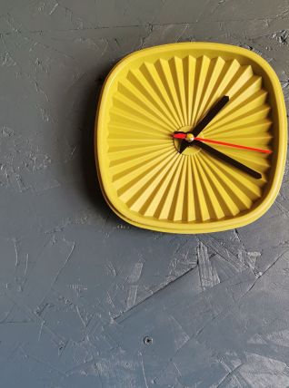 Horloge pendule murale vintage silencieuse Tupperware olive