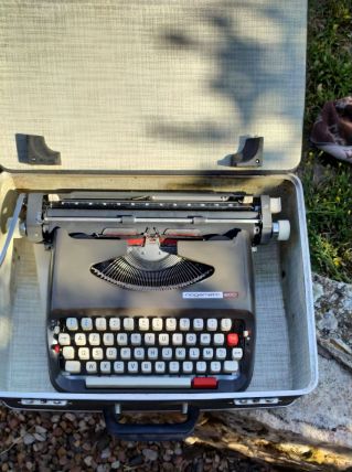 Machine à écrire nogamatic 800