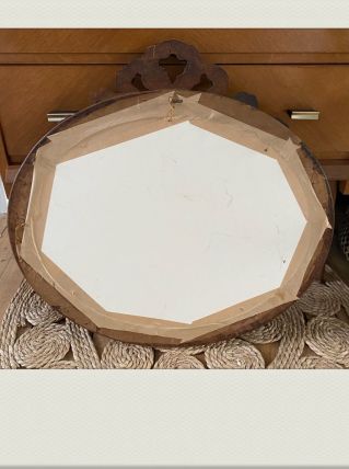 Miroir ancien ovale, en bois sculpté