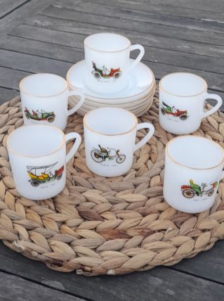 6 tasses café et soucoupes voitures anciennes Arcopal