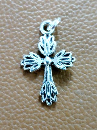 Ancienne petite Croix Catholique Pendentif en Métal Argenté