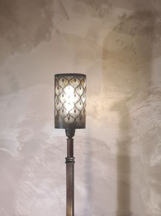 grande lampe bakélite art deco ,avec abat jour metal motif a