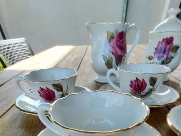 Service à café vintage Gien France modèle Bangui – Le Sélectionneur -  Brocante en ligne