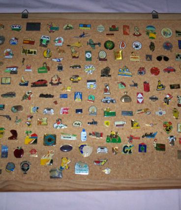 lot de 180 pin's divers de collection