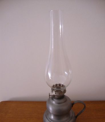 LAMPE A PETROLE EN ETAIN