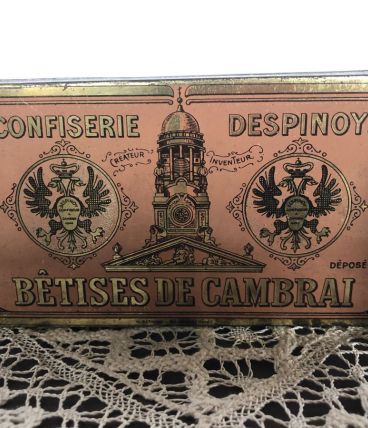 Jolie boîte  ancienne "Les bêtises de Cambrai"