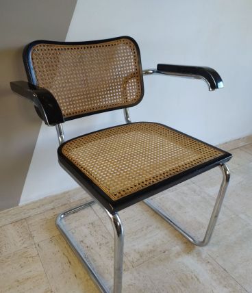 Chaise avec accoudoirs année 70 design Marcel Breuer 