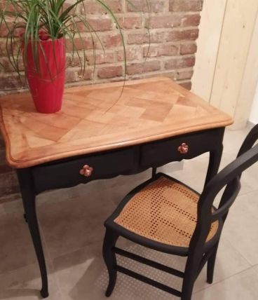 Bureau ancien et chaise cannage