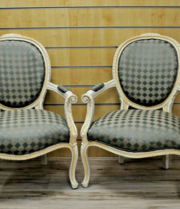 2 fauteuils de style Louis XV