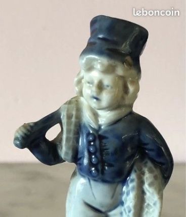 Statuette en porcelaine