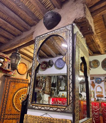 Grand miroir de sol marocain vintage