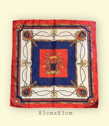 Foulard carré en soie vintage 