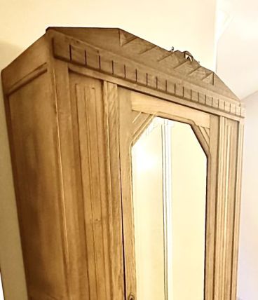 Armoire parisienne ancienne avec miroir biseauté 