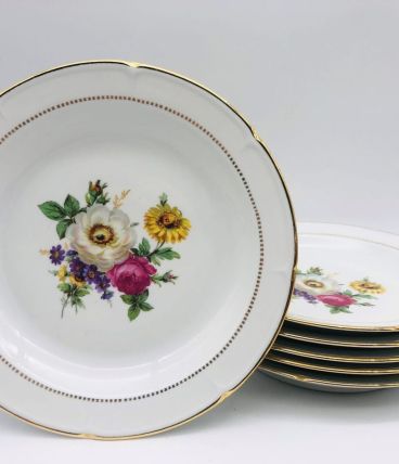 6 Assiettes Creuses. En porcelaine, pâte et émaux de Limoges