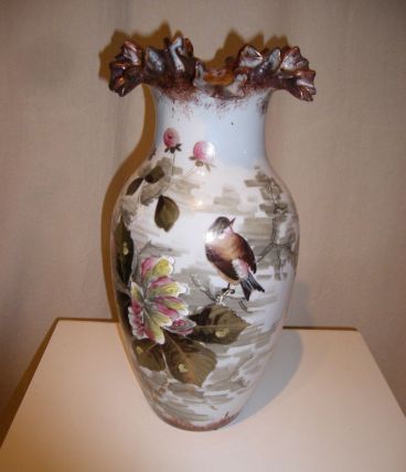 Vase 19ème en opaline, décor cloisonné, peint à la main